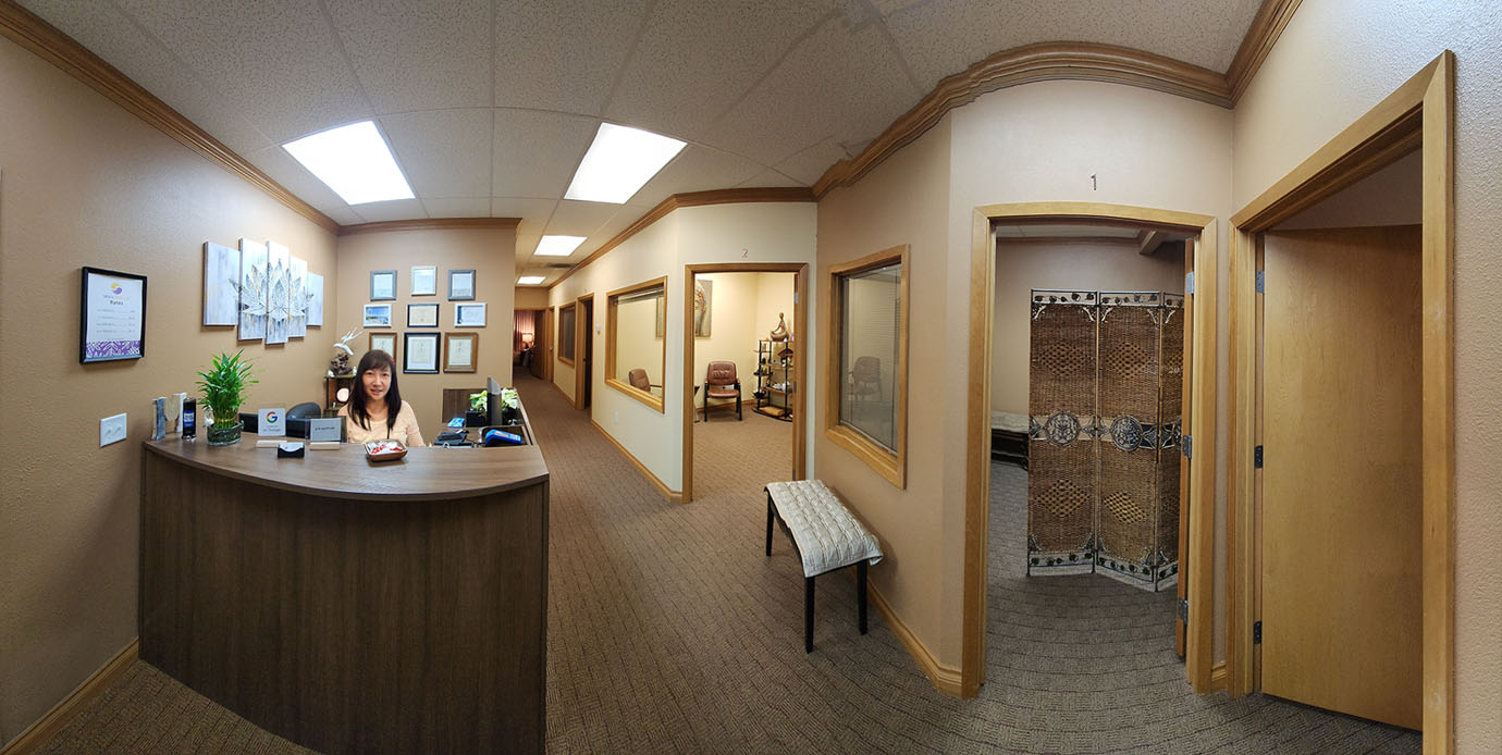 Mia's Massage Clinic Reception